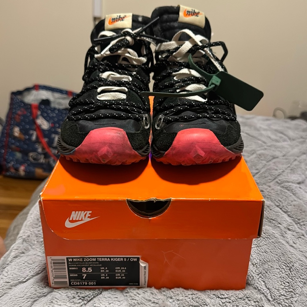“Off-white” women’s Nike zoom Terra Kiger 5 size 8.5 US